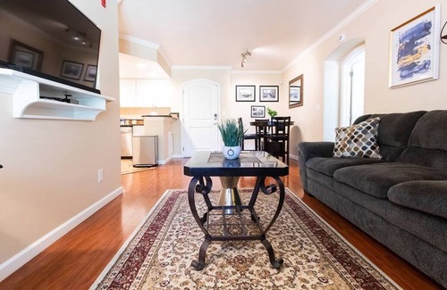 Ridgecrest Apartamento | Stylish & Comfy ~ 5★ Location, Office, ♛Queen Bed
