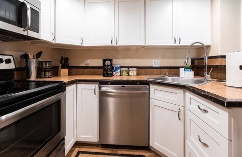 Ridgecrest Apartamento | Stylish & Comfy ~ 5★ Location, Office, ♛Queen Bed