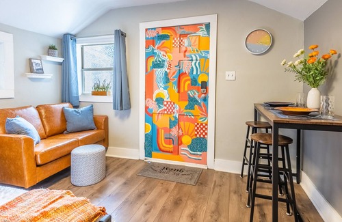 Feiler Park - Hussars Terrace - Dittmerville Cabaña | Stylish & Comfy Carriage House ~ 5 min to Forsyth