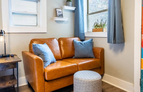 Feiler Park - Hussars Terrace - Dittmerville Cabaña | Stylish & Comfy Carriage House ~ 5 min to Forsyth