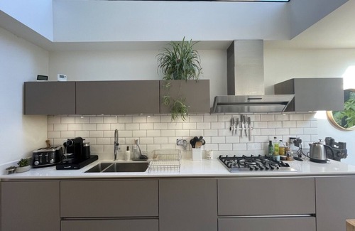 Fulwell and Hampton Hill Casa | Stylish & comfy home near Bushy Park