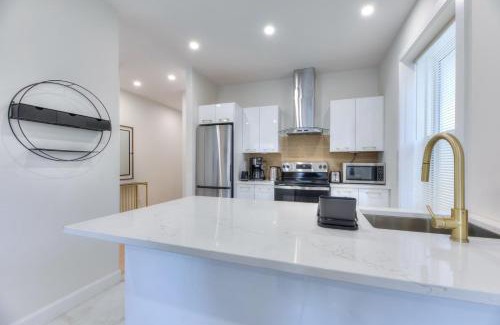 Westmount Apartamento | Stylish Condo AC Wi-Fi Westmount Smart TV