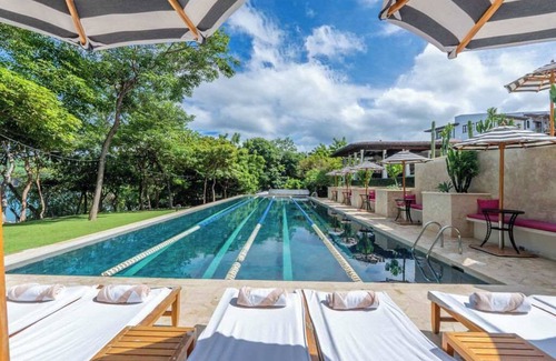 Las Catalinas Apartamento | Stylish Condo in the Heart of Las Catalinas with Vibrant Design & Exclusive Beac