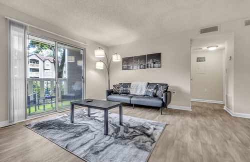 Atlantic Station Area Condominio | Stylish Condo Near Midtown W/Pool Free Parking & Wheelchair Accessible