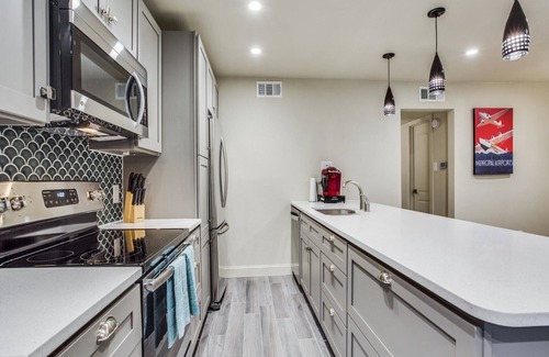 Northeast Dallas Casa | Condominio de lujo cerca de SMU, NorthPark y Greenville Ave con piscina