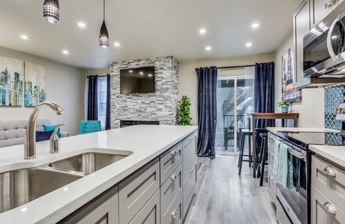 Northeast Dallas Casa | Condominio de lujo cerca de SMU, NorthPark y Greenville Ave con piscina