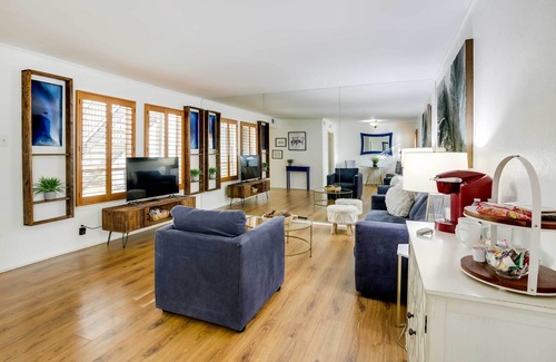 Knox - Henderson Apartamento | Stylish Condo w/ Pool in Knox Henderson!