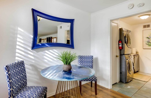 Knox - Henderson Apartamento | Stylish Condo w/ Pool in Knox Henderson!