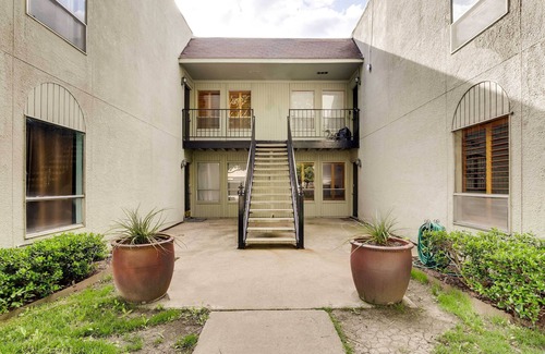 Knox - Henderson Apartamento | Stylish Condo w/ Pool in Knox Henderson!