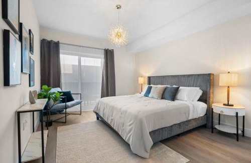 Parkside Apartamento | Stylish Condo, Walk to Dining, 5 Min to Beach