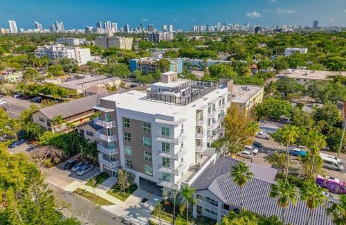 Parkside Apartamento | Stylish Condo, Walk to Dining, 5 Min to Beach