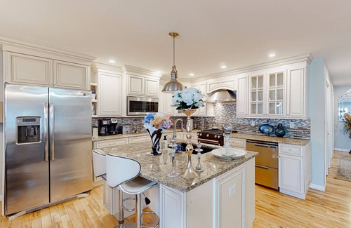 Westbrook Condominio | Stylish condo with a high-end kitchen, washer/dryer, & large yard