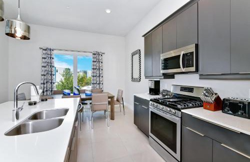 Reunion Apartamento | Stylish Condo With Foosball Table Near Disney With Resort & Waterpark Access - B4-216