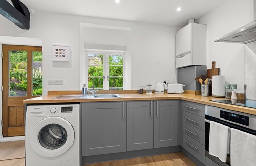 Barnsley Cabaña | Stylish, Cosy Cotswolds House & beautiful garden