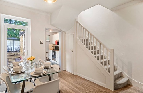 West Ealing Cabaña | Stylish Cottage in West Ealing. Business and Leisure. Close to Crossrail Station