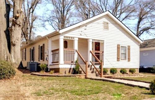 Eagan Park Apartamento | Stylish Cottage Near Airport