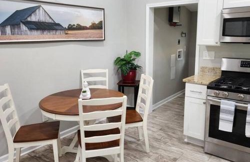 Eagan Park Apartamento | Stylish Cottage Near Airport