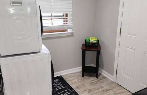 Eagan Park Apartamento | Stylish Cottage Near Airport