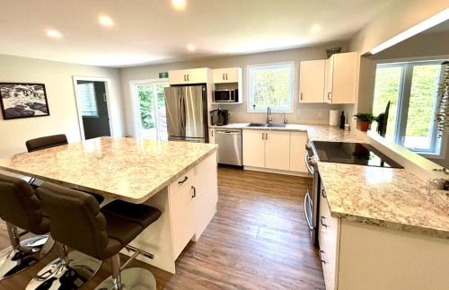 Lion's Head Casa | Stylish Cottage Near Lake Huron With Hot Tub