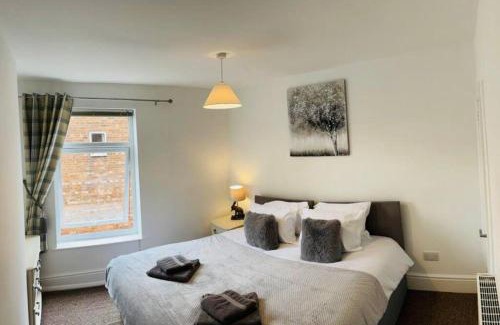 Lincoln Casa | Stylish cottage - Parking for 2 cars!