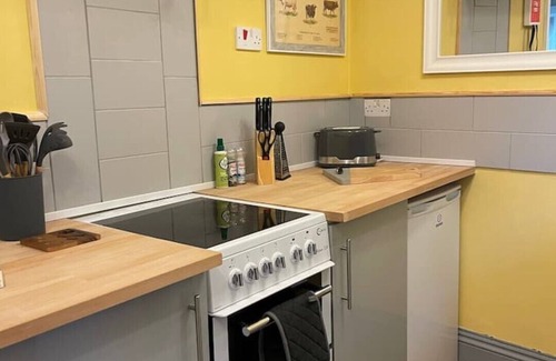 Winforton Cabaña | Stylish Cottage with Secure Parking near Hay on Wye