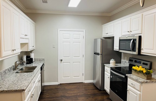 Buford Casa | Stylish & Cozy 3bed Retreat with modern amenities!