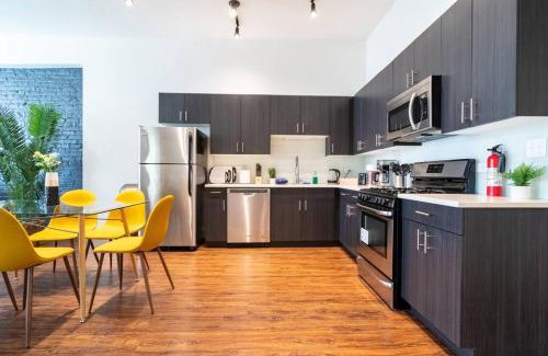 Near South Side Apartamento | Stylish Cozy 3BR 420 Friendly Apartment with Gym Near McCormick Place, Grant Park and Soldier Field