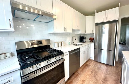 Forest Hill Apartamento | Stylish & Cozy Apartment near EWR w/King bed and Central AC