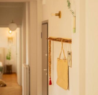 Petralona Apartamento | Stylish cozy artistic Athens apartment