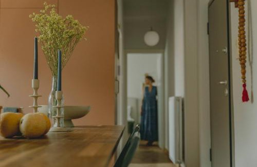 Petralona Apartamento | Stylish cozy artistic Athens apartment