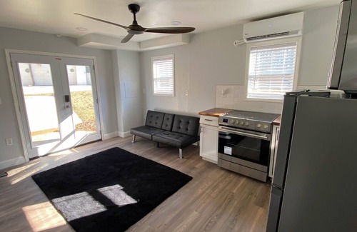 Gresham Park Casa | Stylish Cozy Guesthouse Hot Tub Private Entry