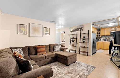 Orlando Casa | Stylish & Cozy King Bed Retreat @ Baldwin Park