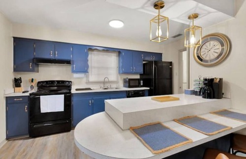 Mobile Casa | Stylish & Cozy Midtown Home away from Home
