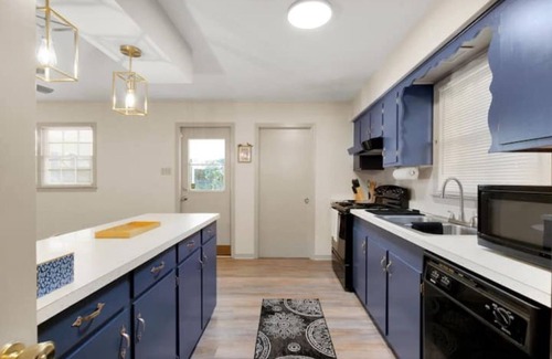 Mobile Casa | Stylish & Cozy Midtown Home away from Home