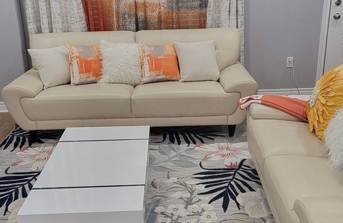 Welland Casa | Stylish decorated 3 bedrooms is located in a safe area -20 min to Niagara Falls.