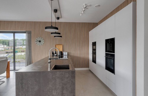 Zeewolde Casa | Stylish detached 6-person villa with private sauna, three en-suite bathrooms and private dock on the water
