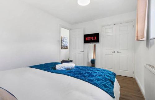 Two Mile Ash Casa | Stylish Detached Home, Sleeps 6