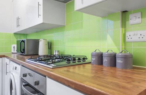 Two Mile Ash Casa | Stylish Detached Home, Sleeps 6