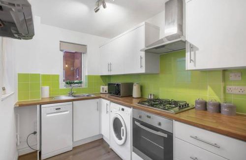 Two Mile Ash Casa | Stylish Detached Home, Sleeps 6