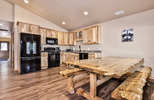 Conover Casa | Stylish dog-friendly cabin with hot tub, fireplace, patio, grill, central AC, & W/D