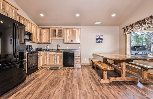 Conover Casa | Stylish dog-friendly cabin with hot tub, fireplace, patio, grill, central AC, & W/D