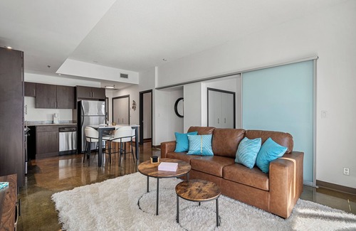 Connaught Condominio | Stylish Downtown Calgary Condo – Walk to Dining, Shops & Entertainment!