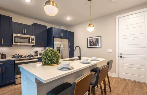 Summerhill Apartamento | Stylish Downtown Deluxe Apartment W/Pool & Parking