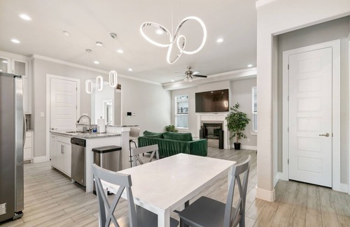 West Dallas Casa | Stylish Downtown Home with Massive Backyard