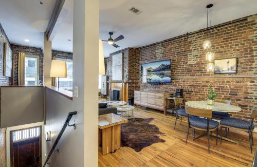 Downtown Knoxville Apartamento | Stylish Dtwn Knoxville Condo with Rooftop Deck!