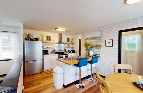 Piney Casa | Stylish duplex with lakefront views, modern design, and spacious interiors