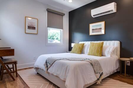 Greenwood Casa | Stylish East Nashville Retreat with Garage