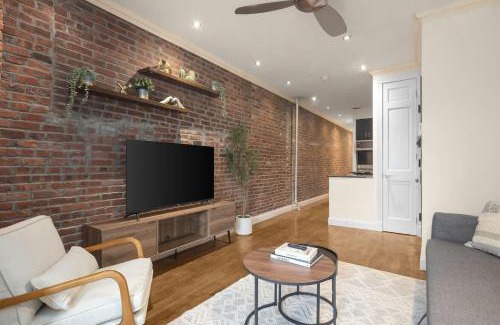 Ukrainian Village Apartamento | Stylish East Side Escape Steps from Fun