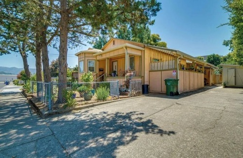 Ukiah Casa | Stylish, Eclectic two bedroom Retreat Near Downtown & hospital