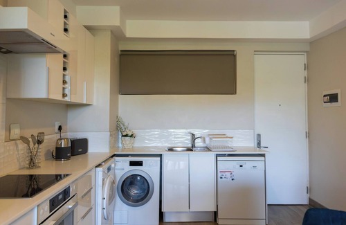 Pretoria Apartamento | Stylish & Elegant With Epic Views Near Menlyn